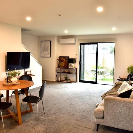 Close To Arena And One Kilometer From Railway Station Onsite Ev Car Park Christchurch Buitenkant foto
